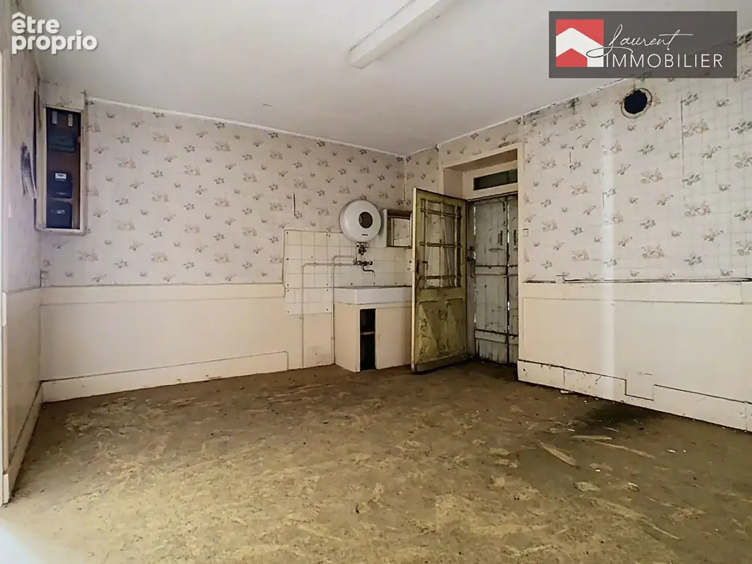 Cuisery - Maison de ville à rénover - Fort potentiel d'investissement ! - photo 10