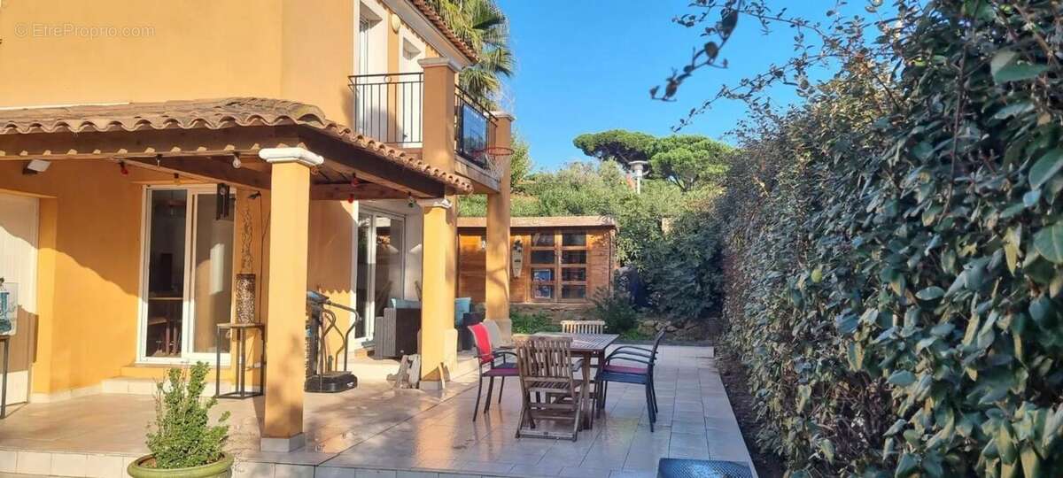 Maison à ROQUEBRUNE-SUR-ARGENS