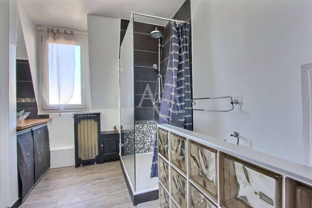 Appartement à GENNEVILLIERS