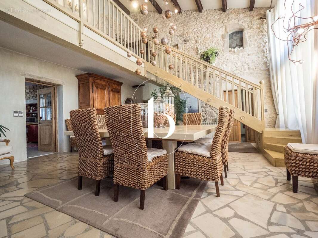 Maison à SAINT-LAURENT-DE-CARNOLS