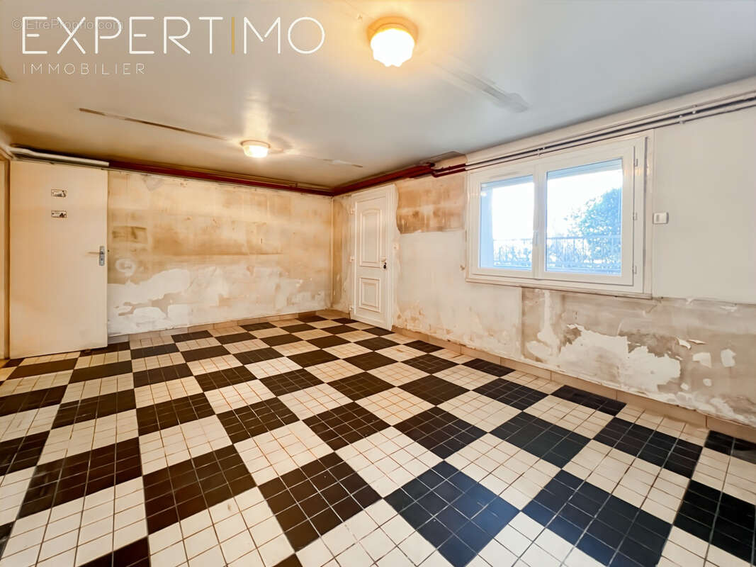 Maison à SAINTE-GENEVIEVE-DES-BOIS