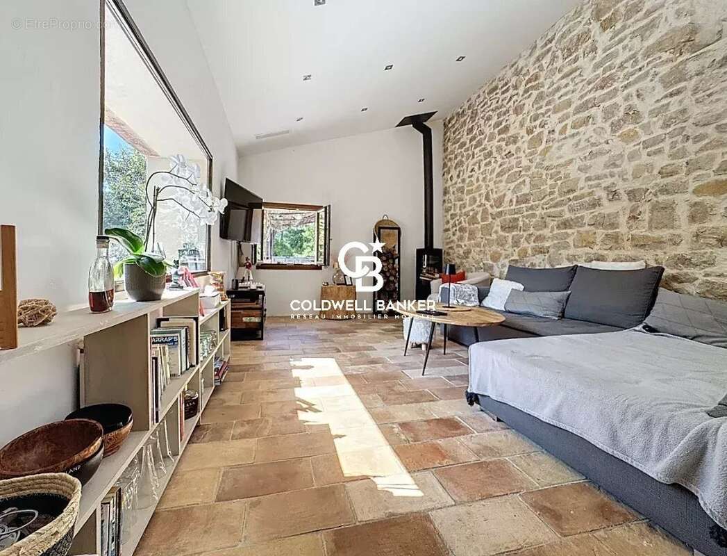 Maison à TOURRETTES