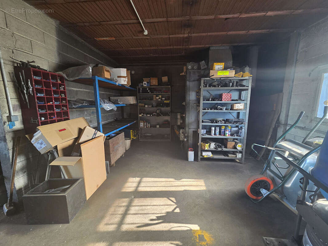 Commerce à MALAY-LE-GRAND