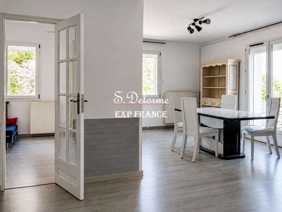 SEJOUR (SALLE A MANGER & SALON )