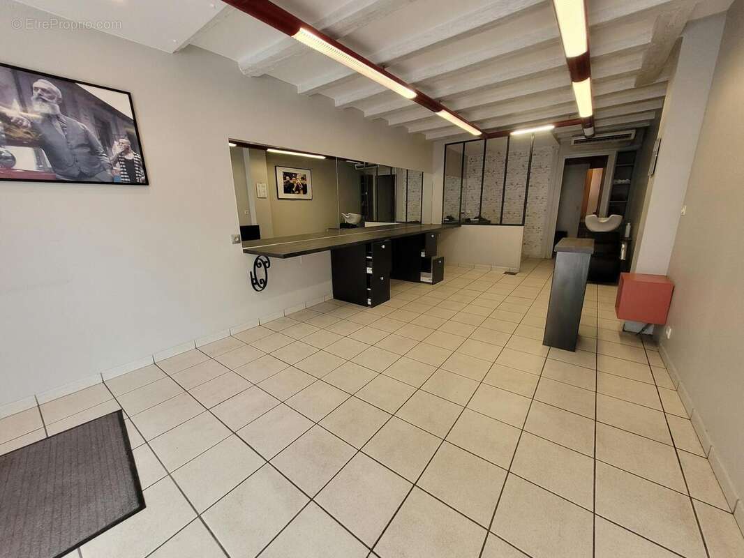 Commerce 67 m² à Descartes  - photo 3