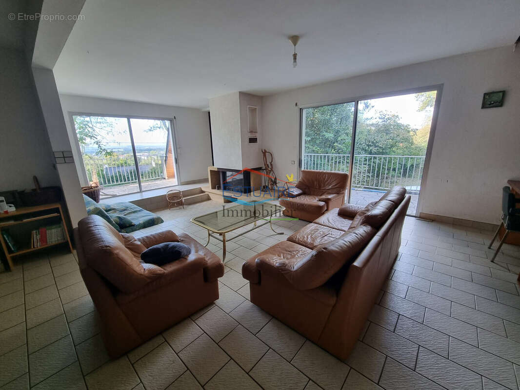 Maison à SAINT-ETIENNE-DE-MONTLUC