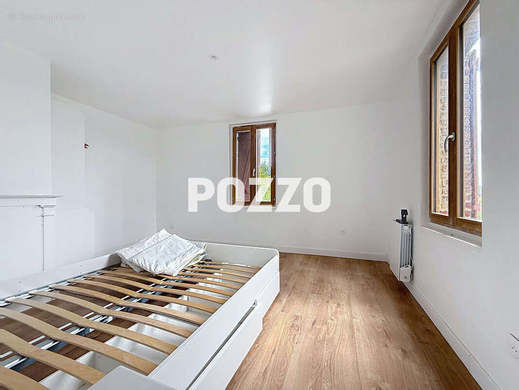 Maison à LA RIVIERE-SAINT-SAUVEUR