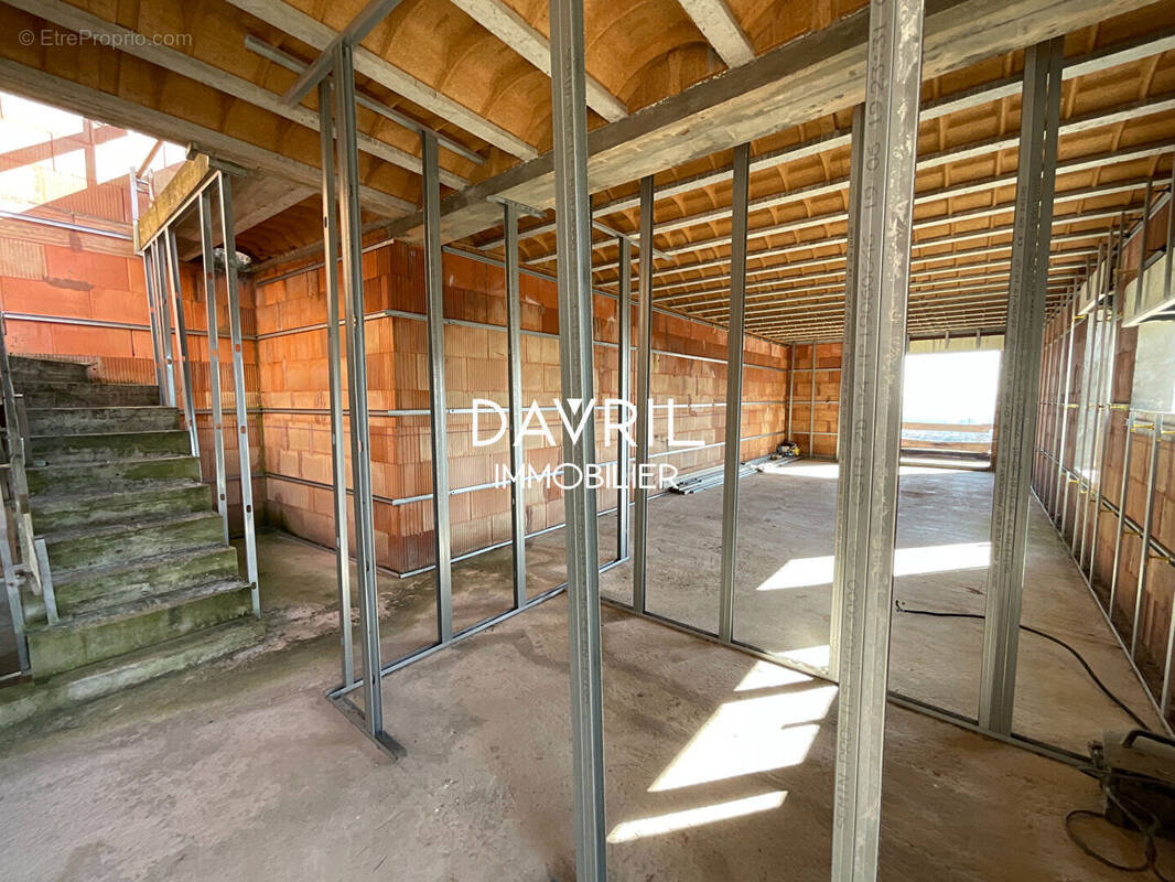 Terrain à CHANTELOUP-LES-VIGNES