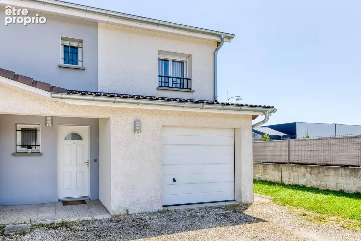 Maison 90 m² à Saint-Denis-Les-Bourg  - photo 1