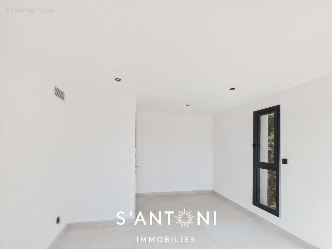 Villa de prestige - Frais de notaire réduits - Secteur privilégié - photo 18