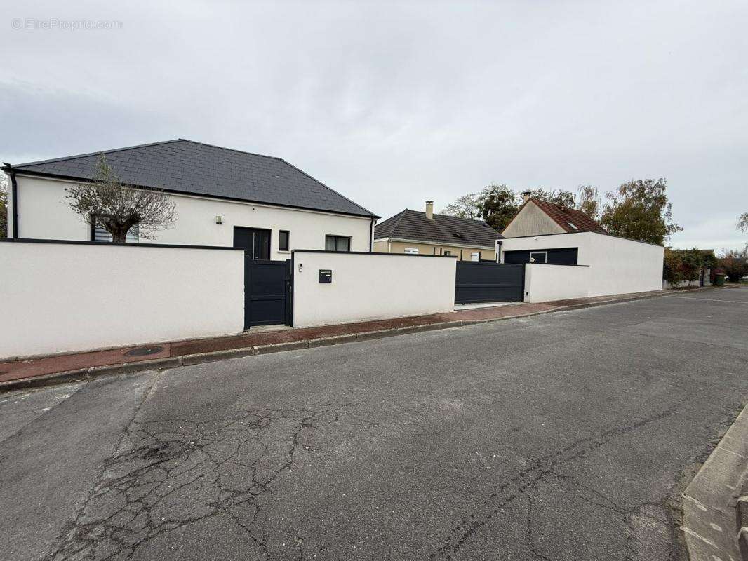 Maison à SAINT-JEAN-DE-LA-RUELLE