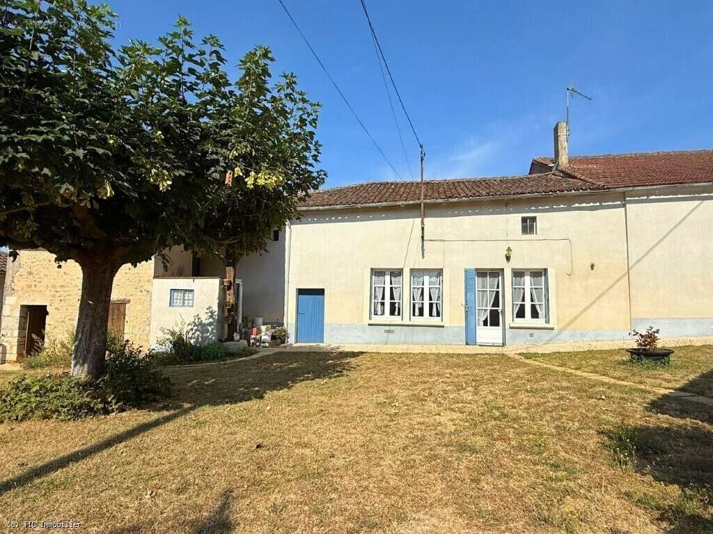 Maison de Campagne Proche Ruffec Avec Grange et Belles Vues - photo 3