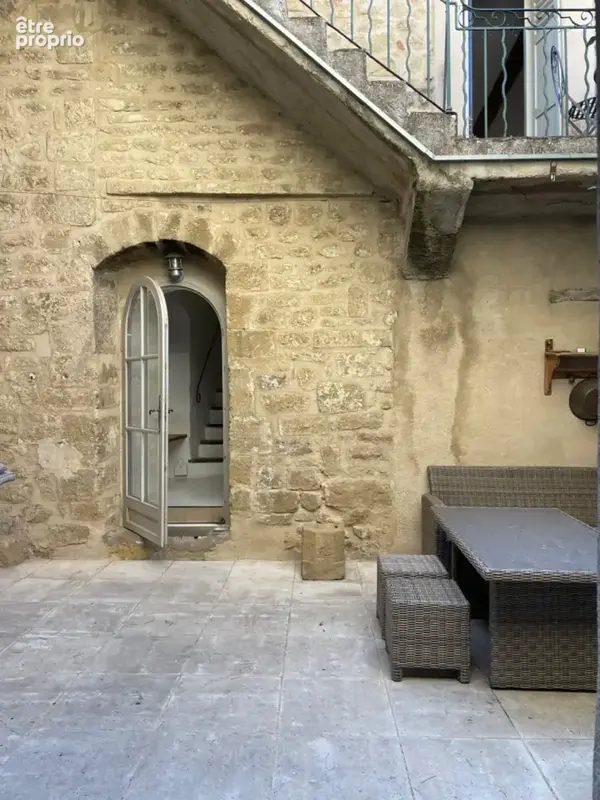 Maison à vendre sud Luberon village de Lauris 2 corps de bâtiments, 3 chambres, 120 m2 environ  terrasse caves atelier - photo 5