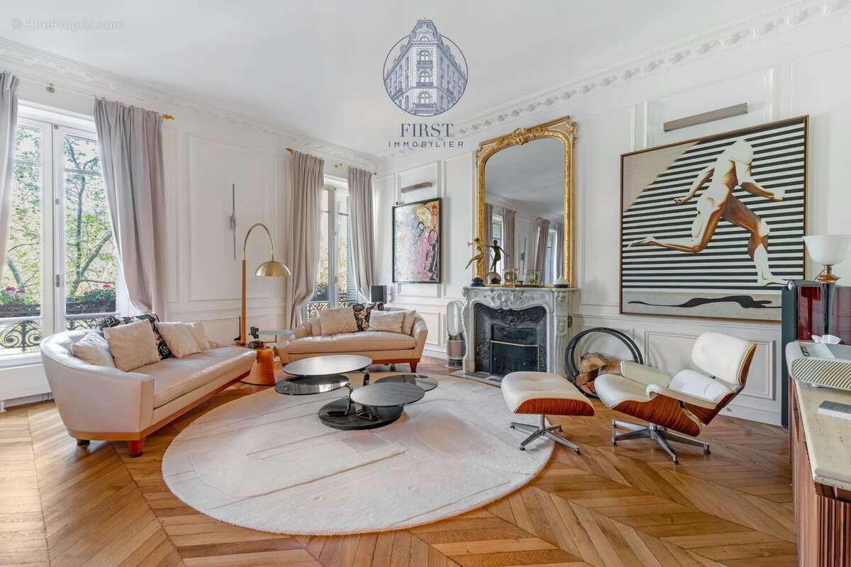 Appartement à PARIS-17E