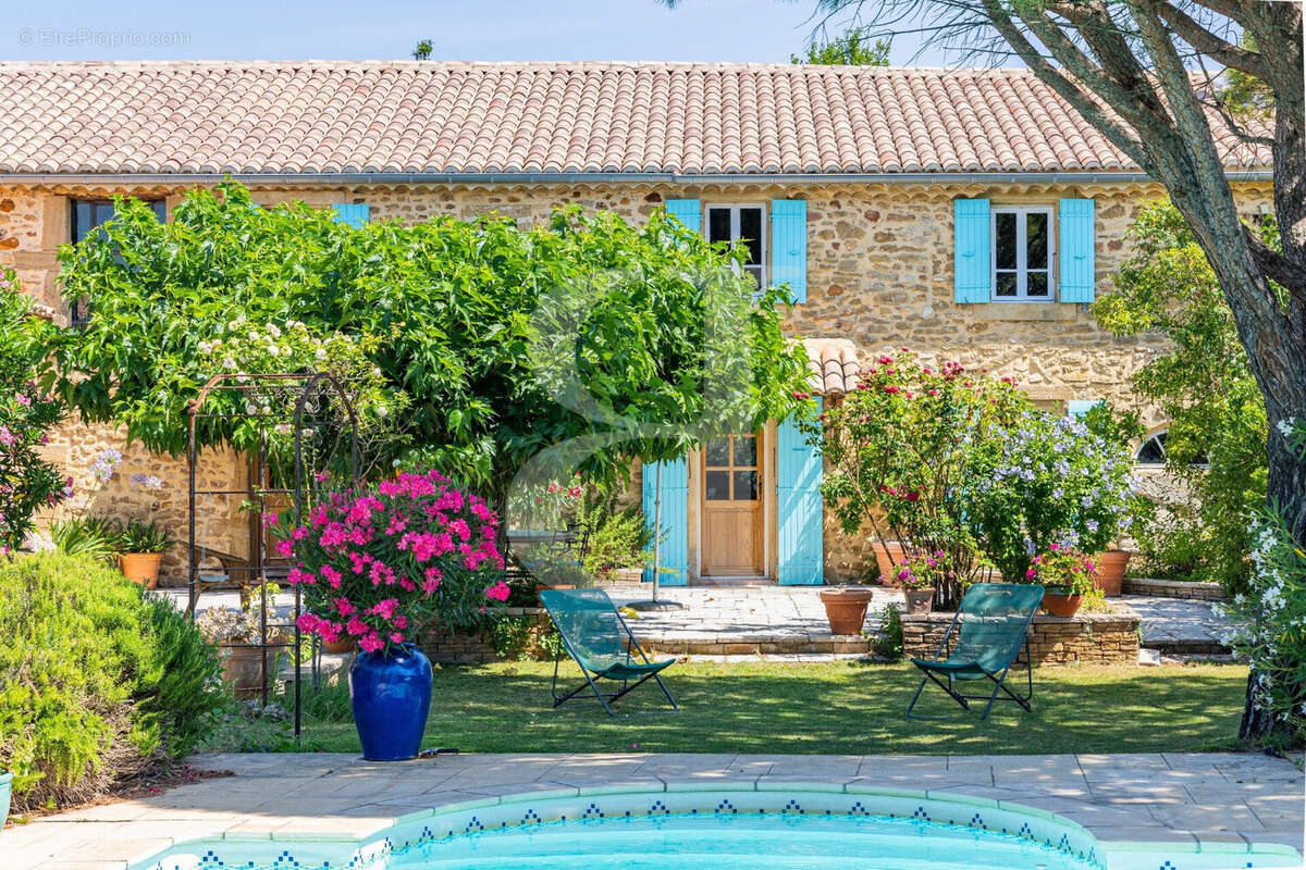 Maison à SAINTE-CECILE-LES-VIGNES