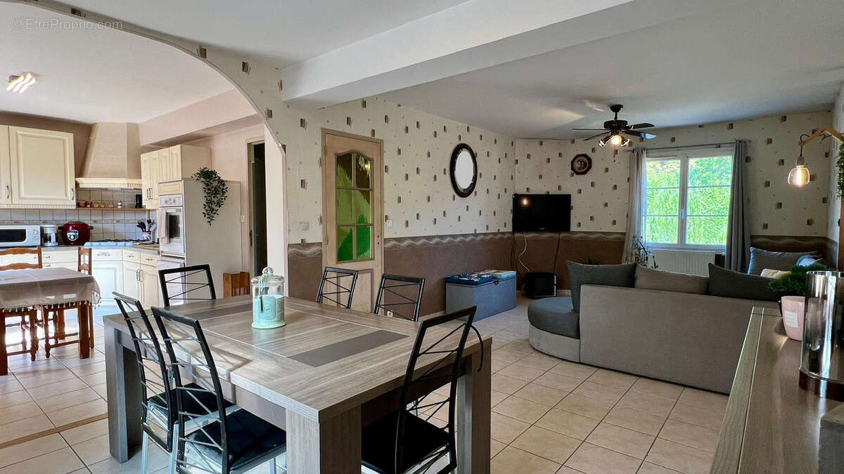 Maison à LE MELE-SUR-SARTHE