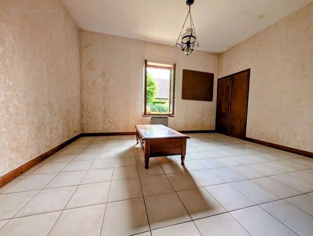 Maison à PIERRE-DE-BRESSE