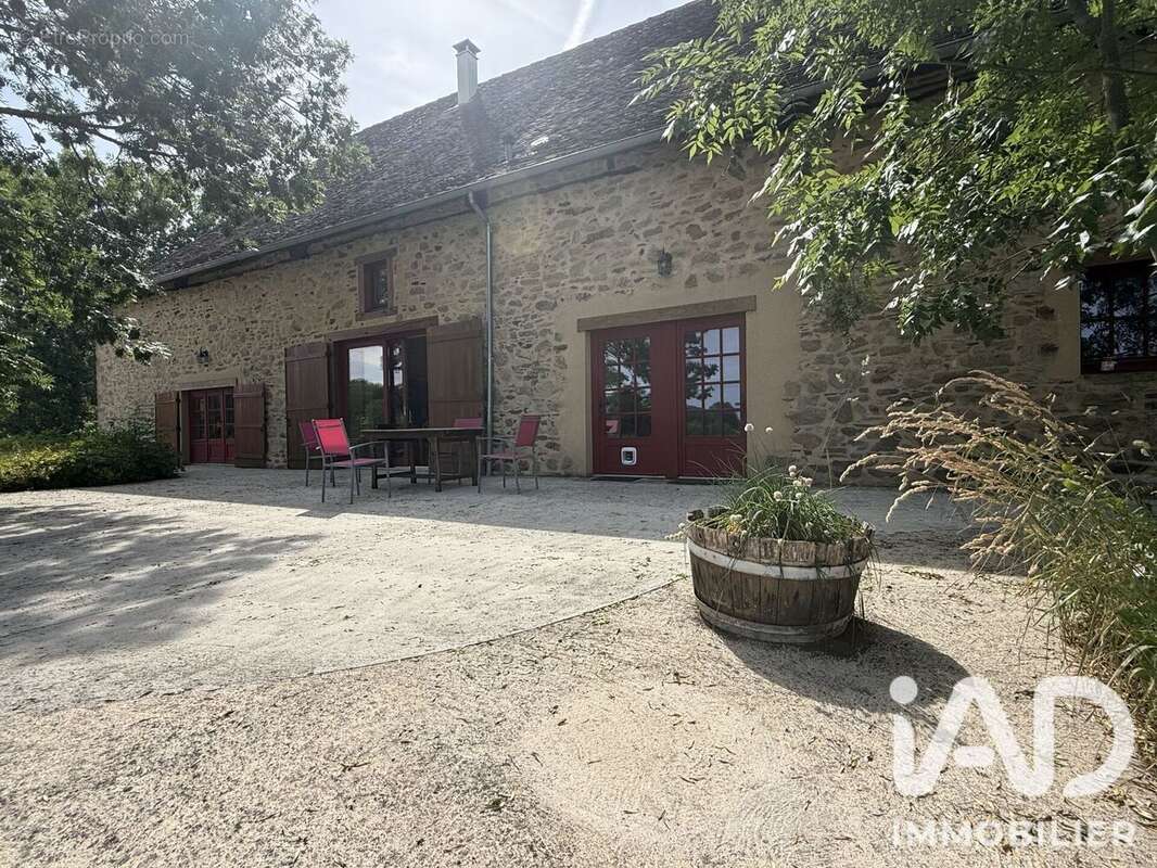 Maison 235 m² à Vicq-Sur-Breuilh  - photo 2