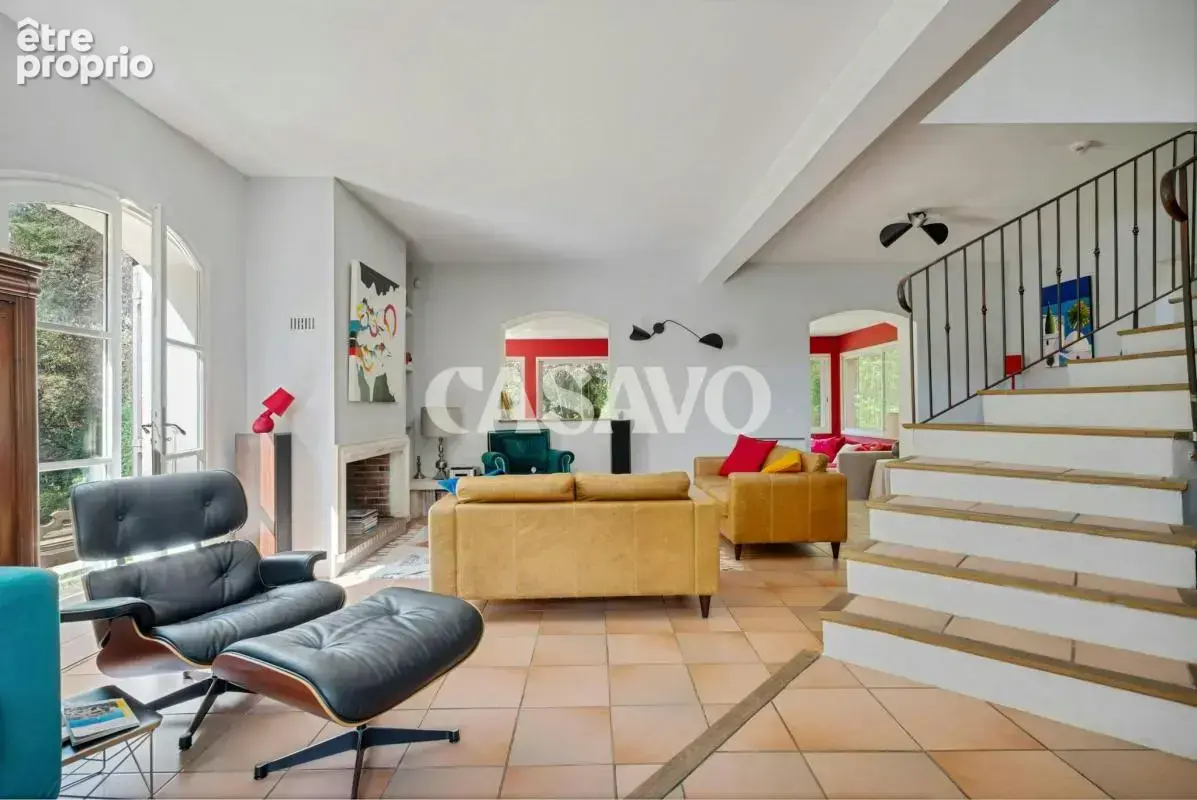 Vente Maison 7 pièces de 240m² - 13100 Saint-Marc-Jaumegarde - photo 6