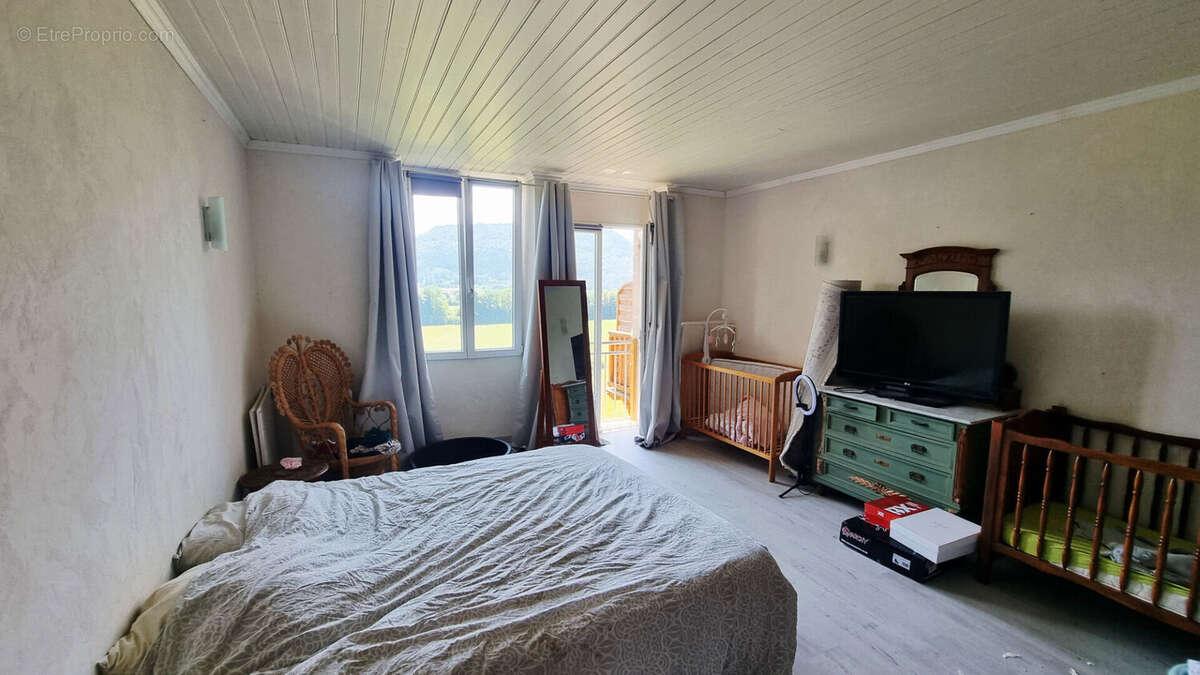 Maison à MONTREAL-LA-CLUSE