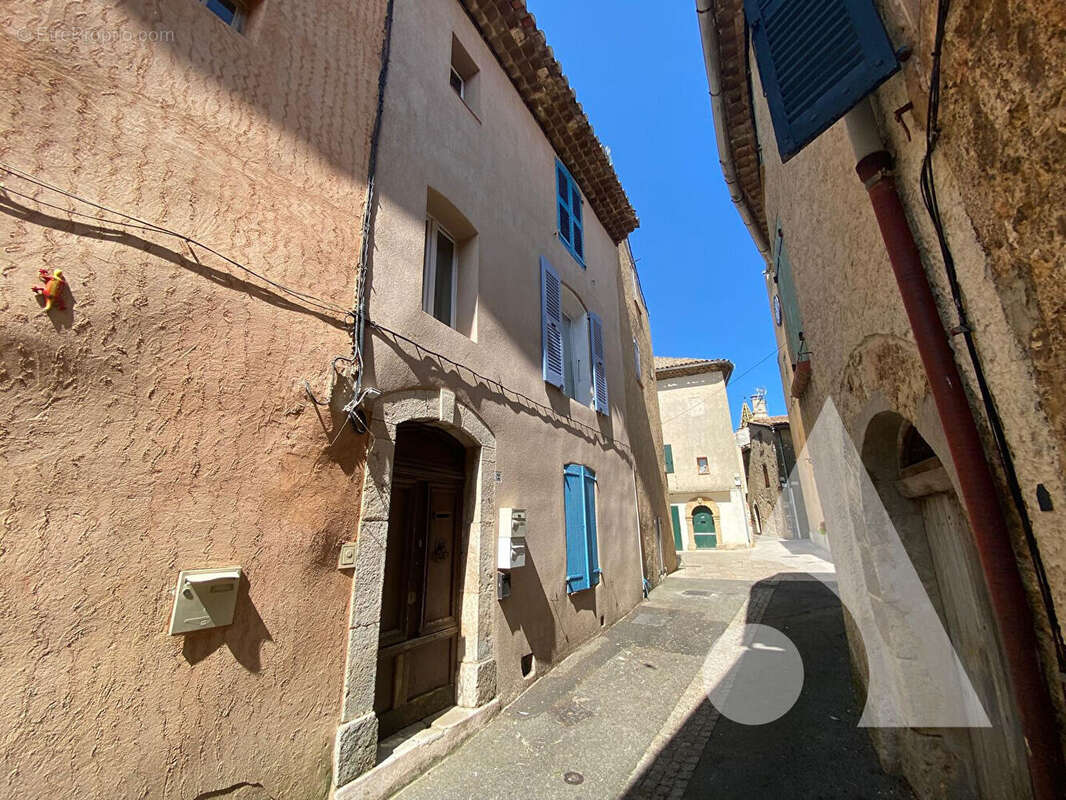 Appartement à REGUSSE