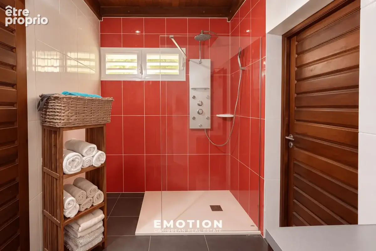 Villa T5 de 117 m2 + 45 m2 de terrasses couvertes - Garage - Piscine - Vendue meublée et équipée - photo 17