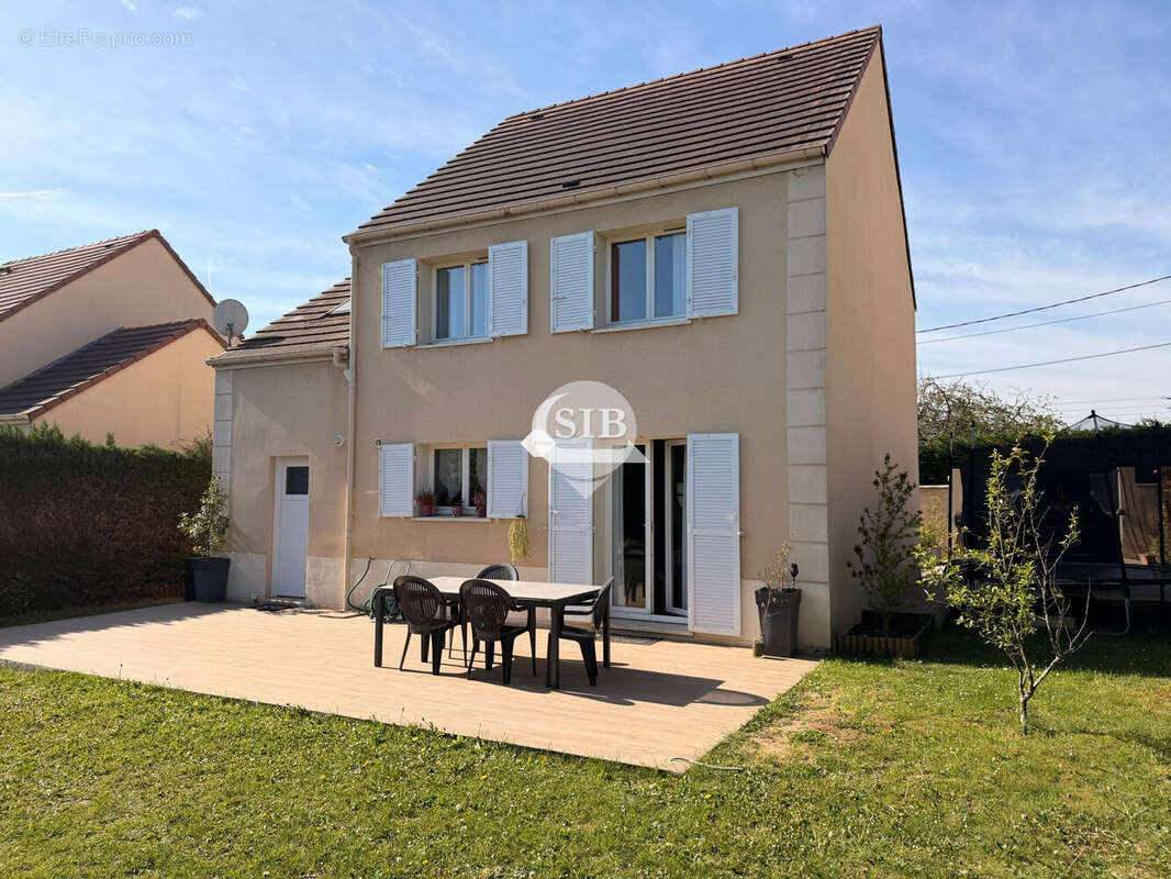 Maison à LA VILLE-DU-BOIS