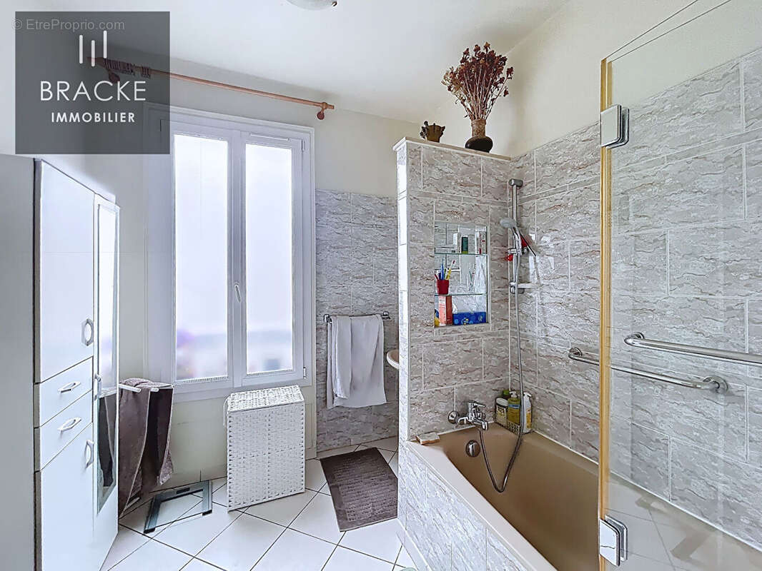 Appartement à COURBEVOIE