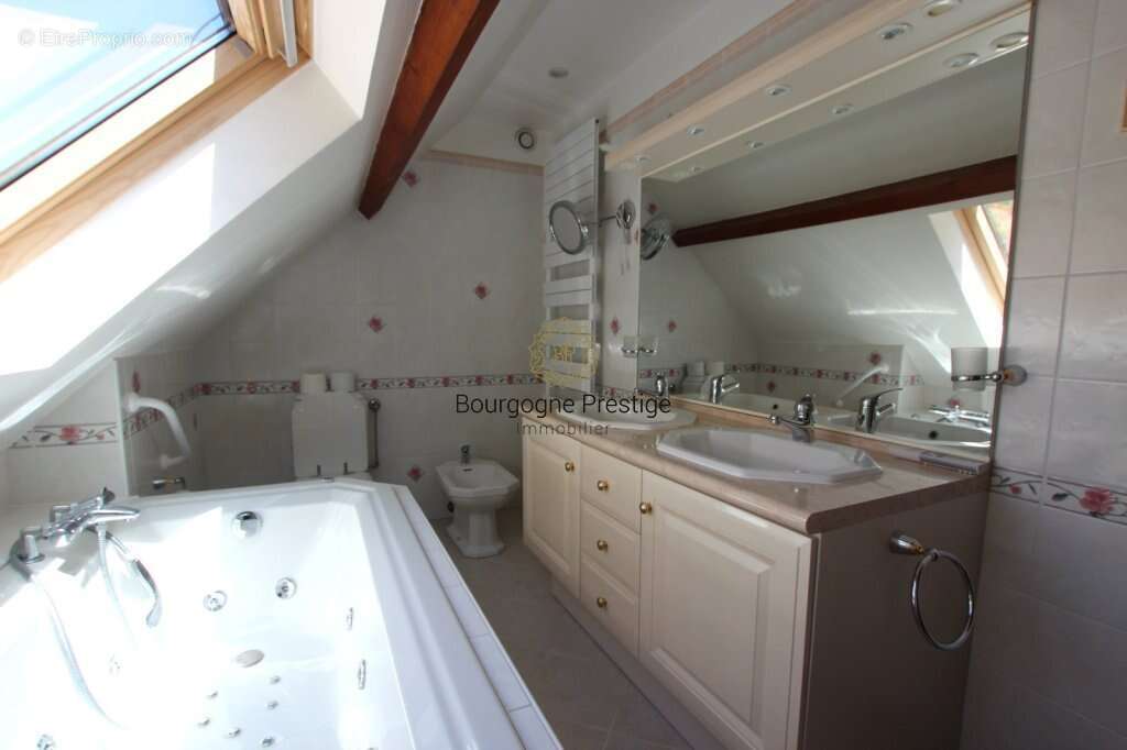 Belle longere des annees 1950 de 174 m² avec dependances, terrain de 3794 m² et mare - photo 18