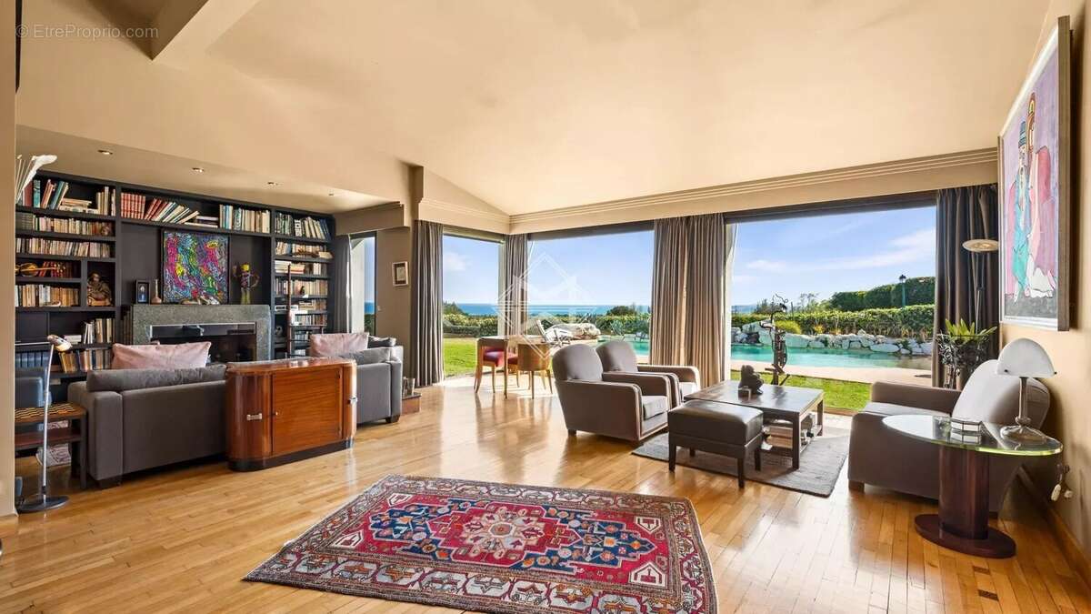 Maison à VILLENEUVE-LOUBET