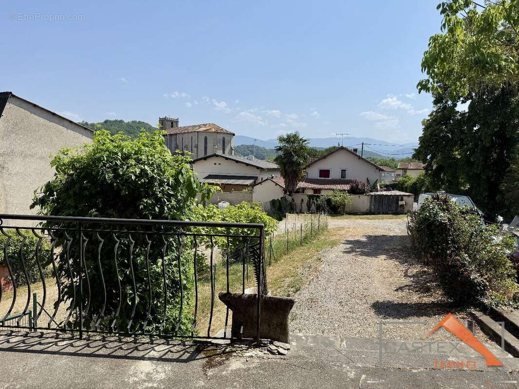 Spacieux T4 avec terrasse, jardinet et garage à Mane (31260) - photo 3