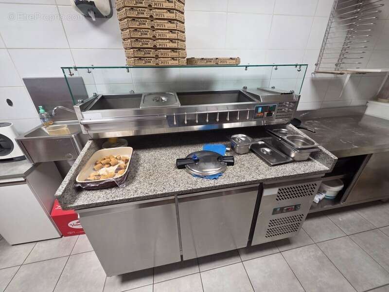 Commerce à SAINT-JULIEN-LES-ROSIERS