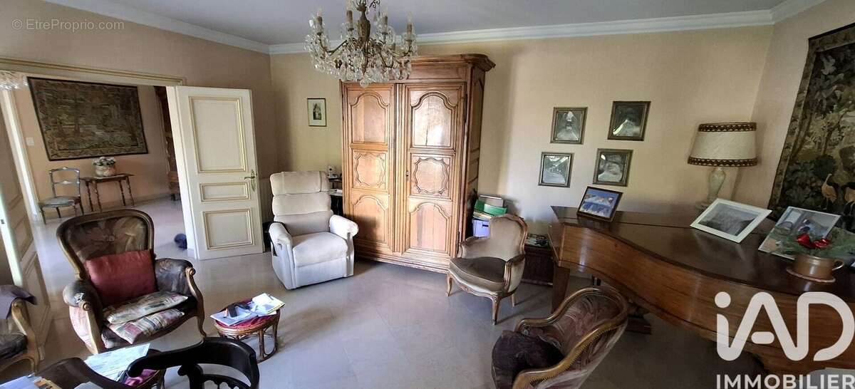 Maison 324 m² à Villeneuve-Sur-Yonne  - photo 9
