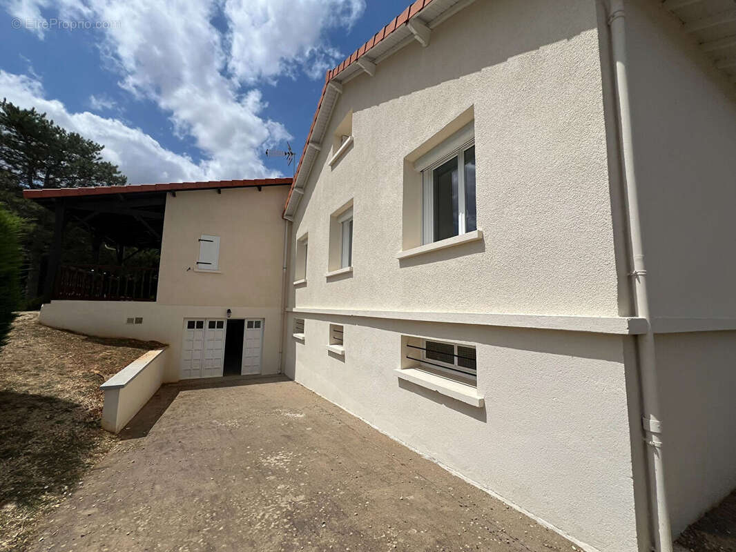 Maison 124 m² à Payre  - photo 2