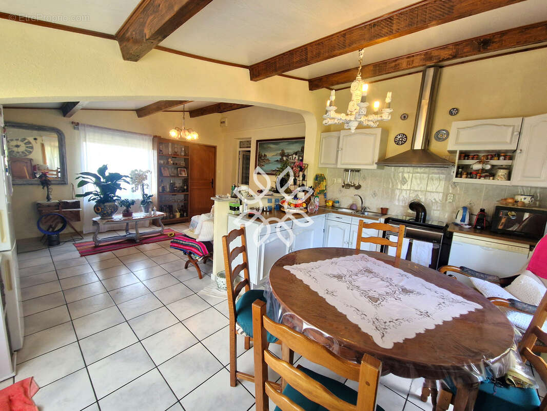 Viager libre   Maison avec terrain clos à Saint-Yvoine - photo 6