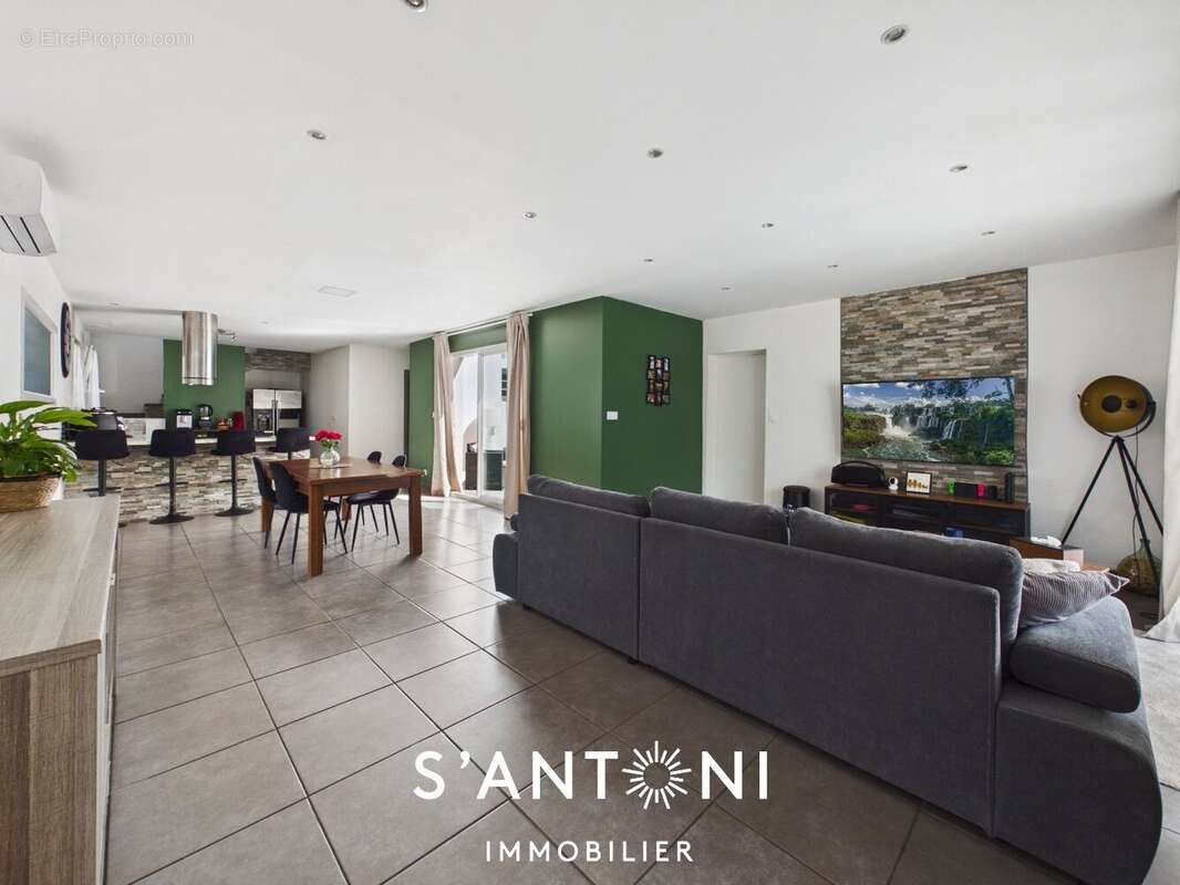 Vente Maison Contemporaine d'Exception 112 m²  Agde Capiscole  Prestations de Standing, Piscine & Cascade - photo 2