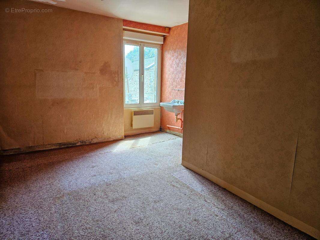 Maison à SAINT-LEONARD-DES-BOIS