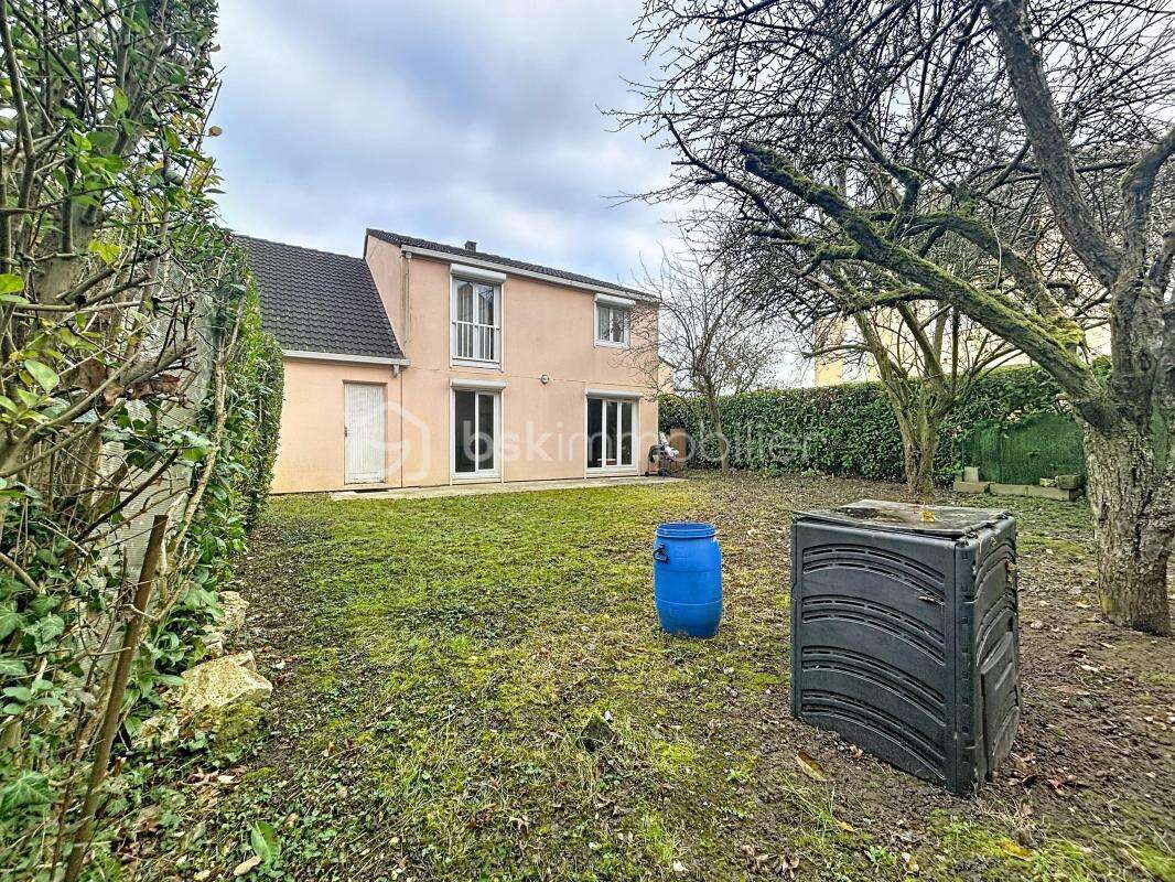 Maison à SAVIGNY-LE-TEMPLE