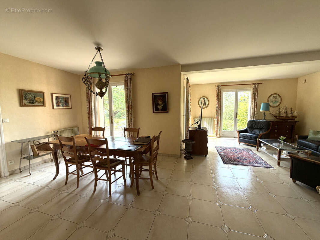 Maison à HOUDAN