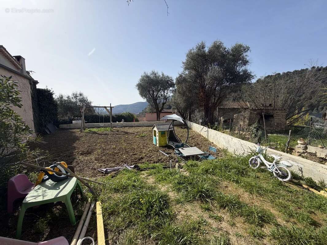 Appartement à CONTES