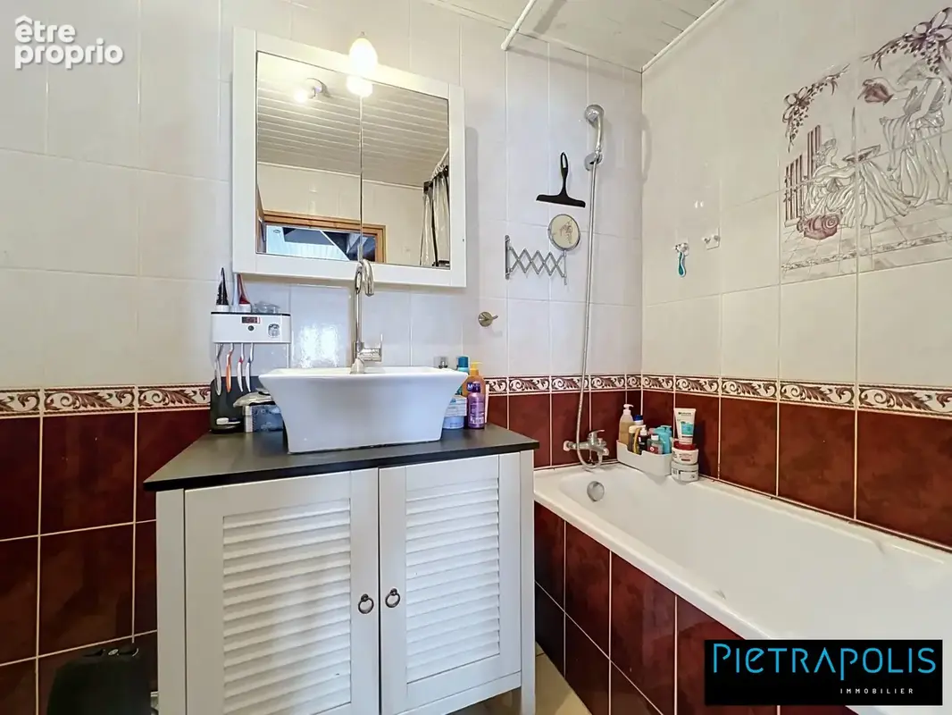 Maison 5 pièces 125 m² à vendre à Neuville-Sur-Ain (01160) - photo 4