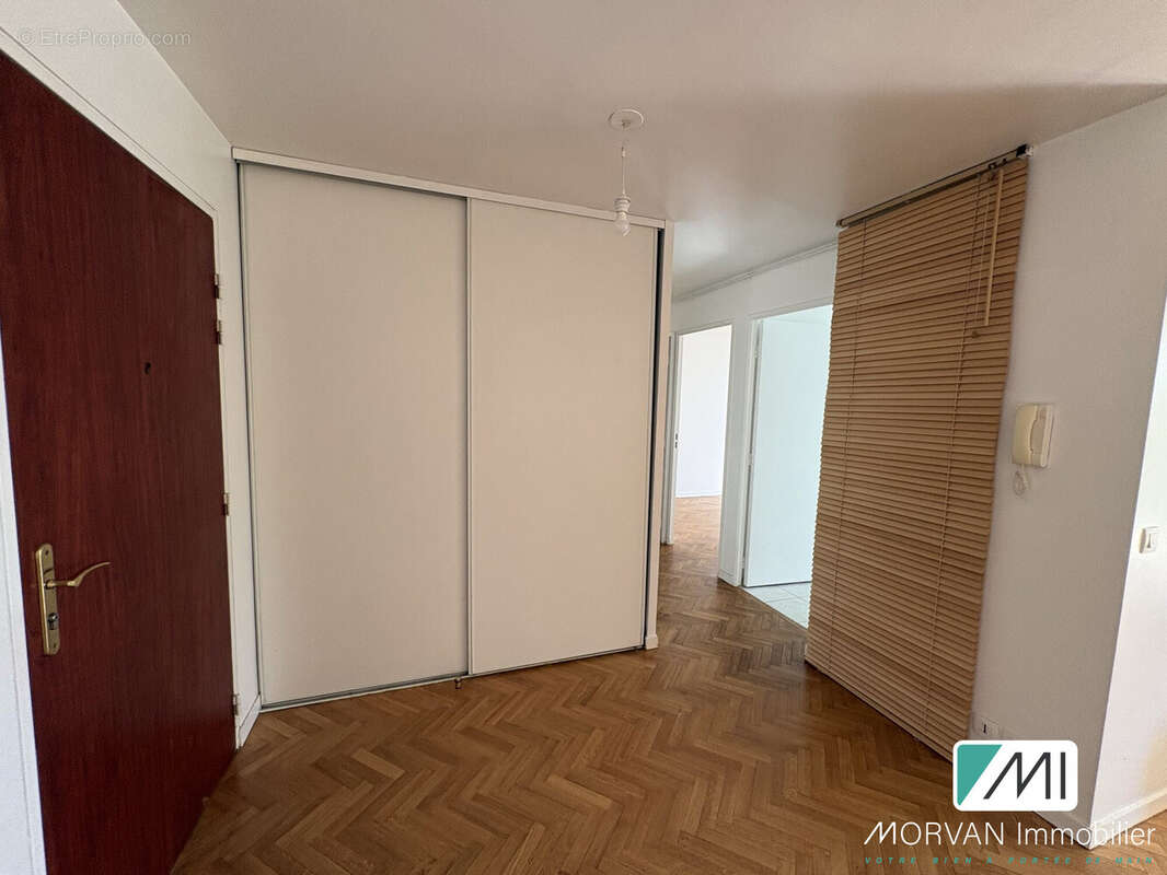 Appartement à LE MESNIL-SAINT-DENIS