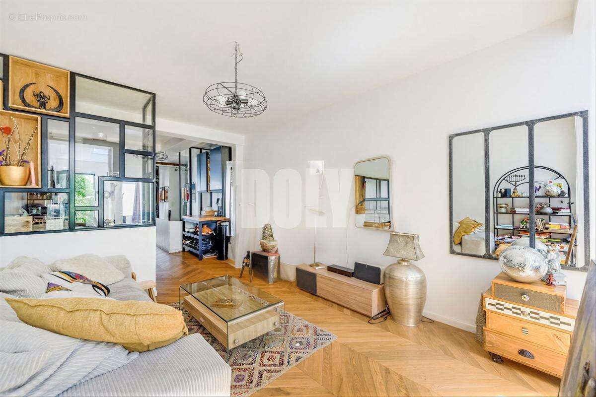 Appartement à PARIS-18E