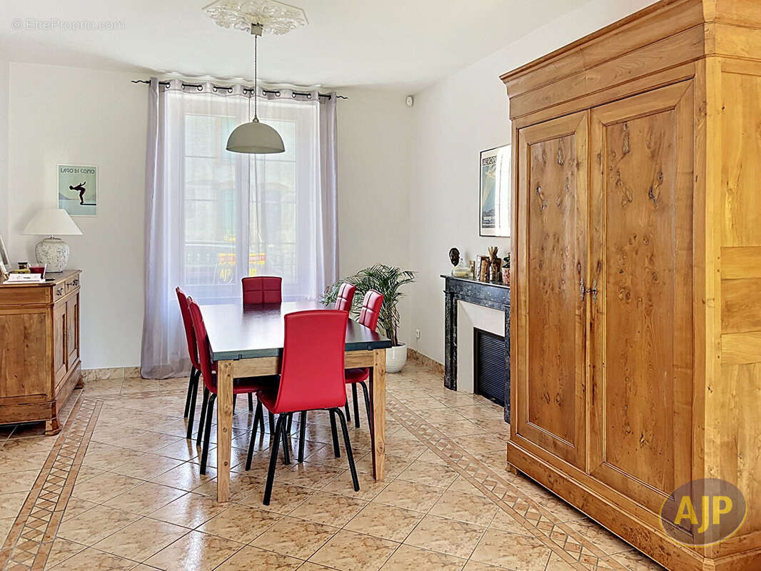 Maison à SAINT-MACAIRE-EN-MAUGES