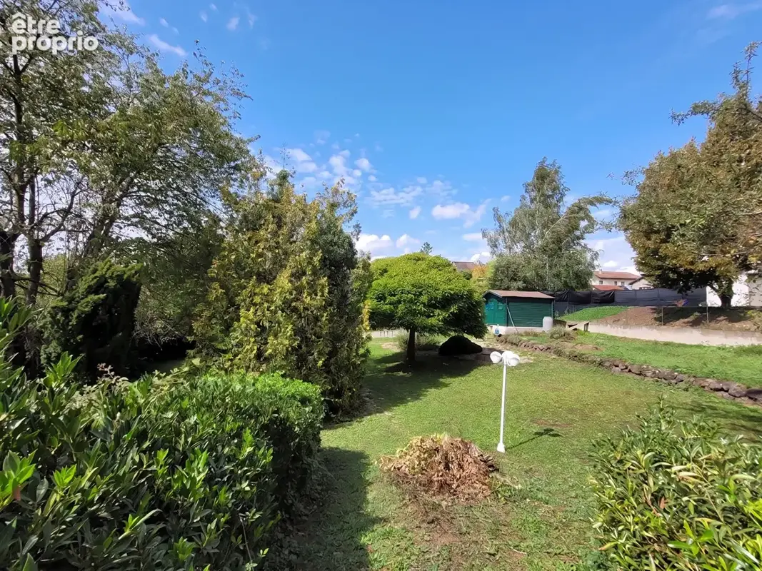 Le Puy-en-Velay : Terrain à bâtir arboré de 794 m² à 800 m du centre-ville - photo 3