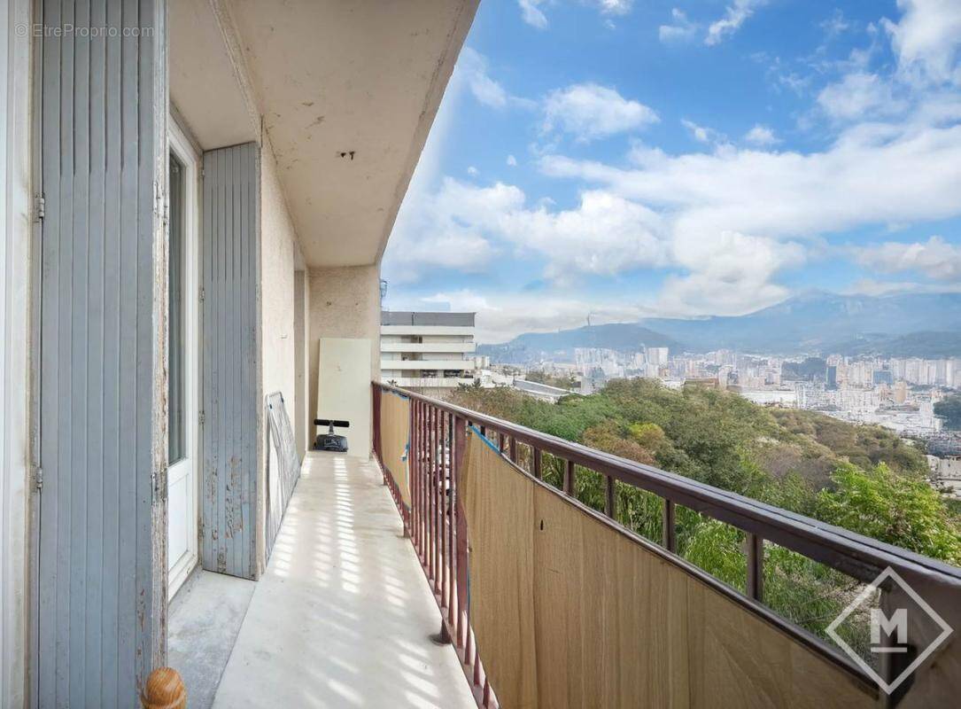 Appartement à MARSEILLE-4E