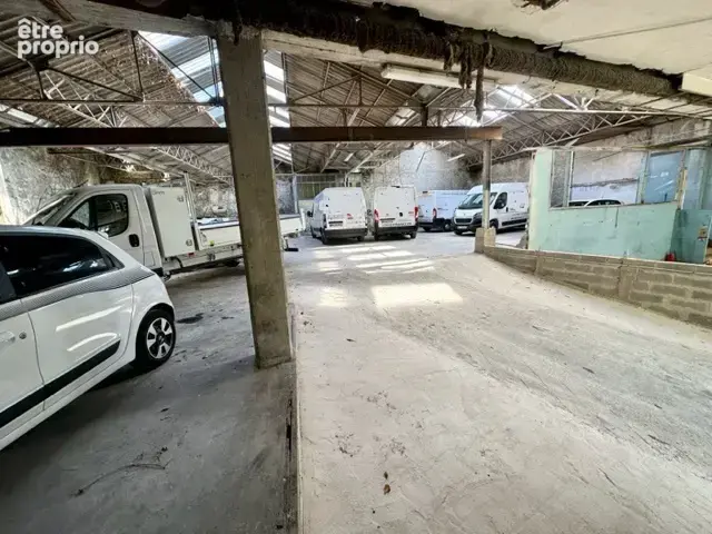 Hangar d'environ 600 m2 avec bonne clarté divisible en deux - photo 2