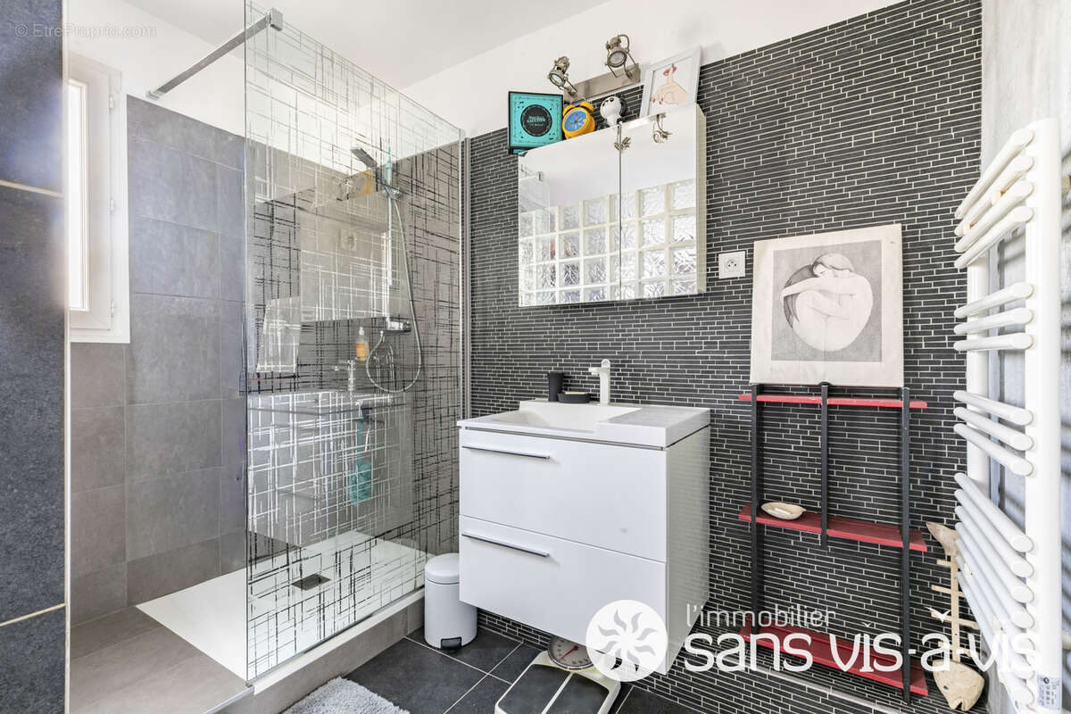 Appartement à COURBEVOIE