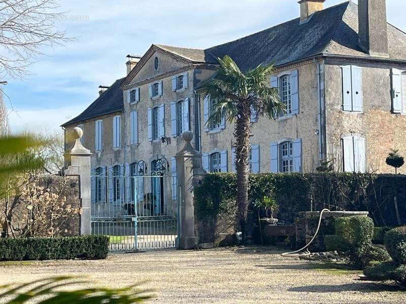 ELEGANT CHATEAU XVIIIs, sans travaux, sur 1 hectare clos de murs, jardin paysagé, chapelle, orangerie, dépendances, pour famille - photo 52