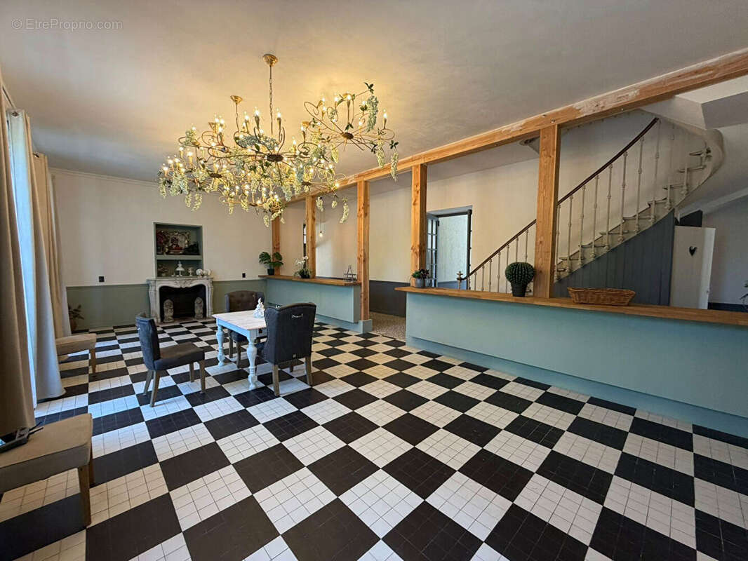 Maison à CHATEAUNEUF-LA-FORET